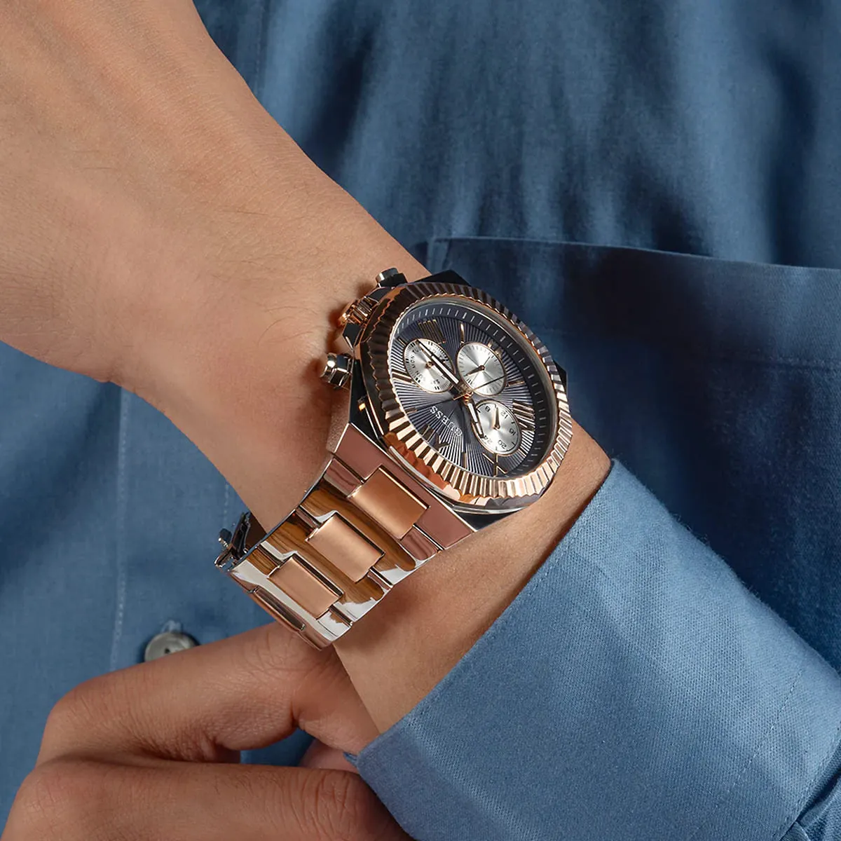 gw0703g4-guess-watch-men-black-dial-metal-stainless-steel-silver-rose-gold-strap-quartz-battery-analog-equity_10.jbg Guess Watch For Men GW0703G4 - Image 10