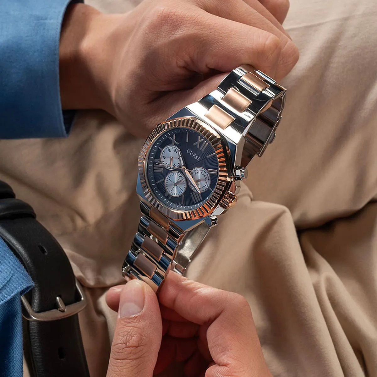 gw0703g4-guess-watch-men-black-dial-metal-stainless-steel-silver-rose-gold-strap-quartz-battery-analog-equity_9.jbg Guess Watch For Men GW0703G4 - Image 9