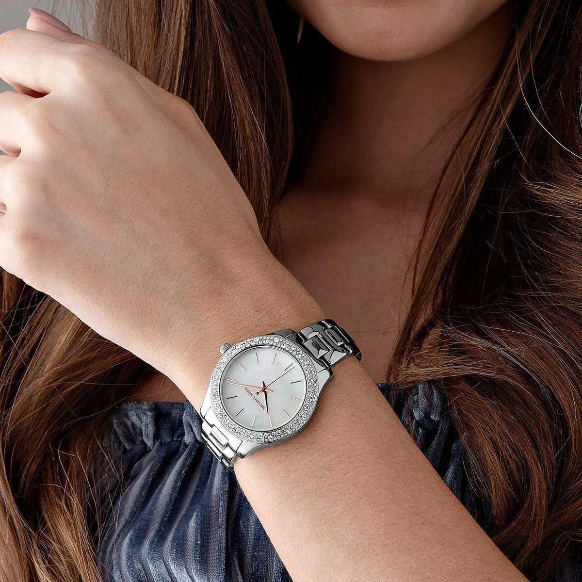 mk4556-michael-kors-watch-women-crystals-white-dial-metal-stainless-steel-silver-strap-quartz-battery-analog-three-hand-liliane_10.jbg Michael Kors Watch For Women MK4556 - الصورة 9