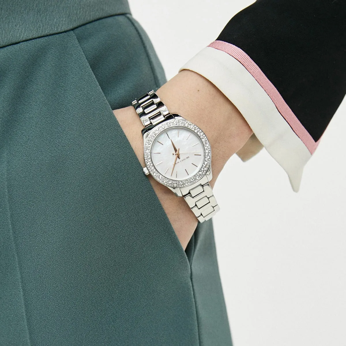 mk4556-michael-kors-watch-women-crystals-white-dial-metal-stainless-steel-silver-strap-quartz-battery-analog-three-hand-liliane_12.jbg Michael Kors Watch For Women MK4556 - الصورة 11