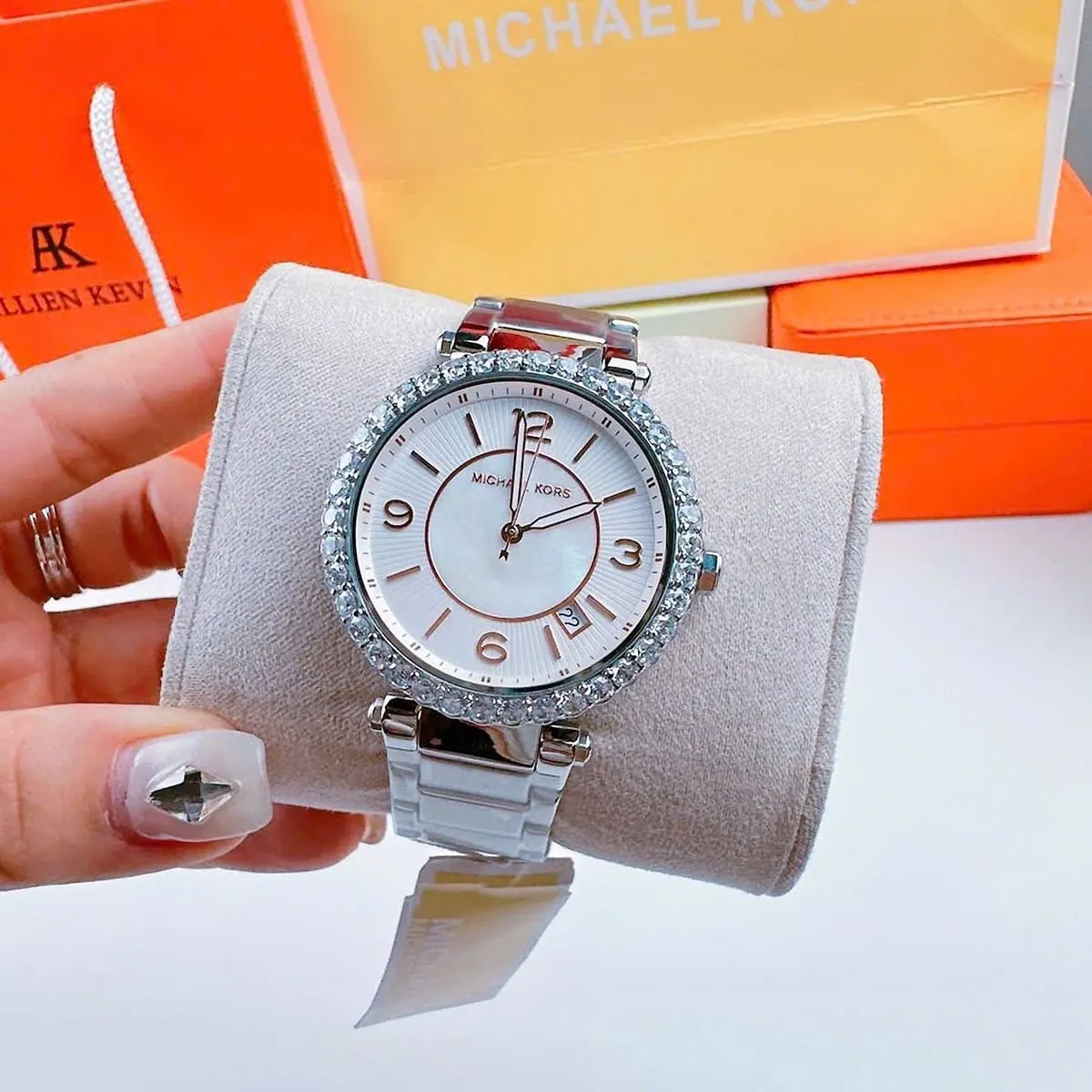 mk4694-michael-kors-watch-women-crystals-white-dial-metal-stainless-steel-silver-strap-quartz-battery-analog-three-hand-parker_13.jbg Michael Kors Watch For Women MK4694 - الصورة 12