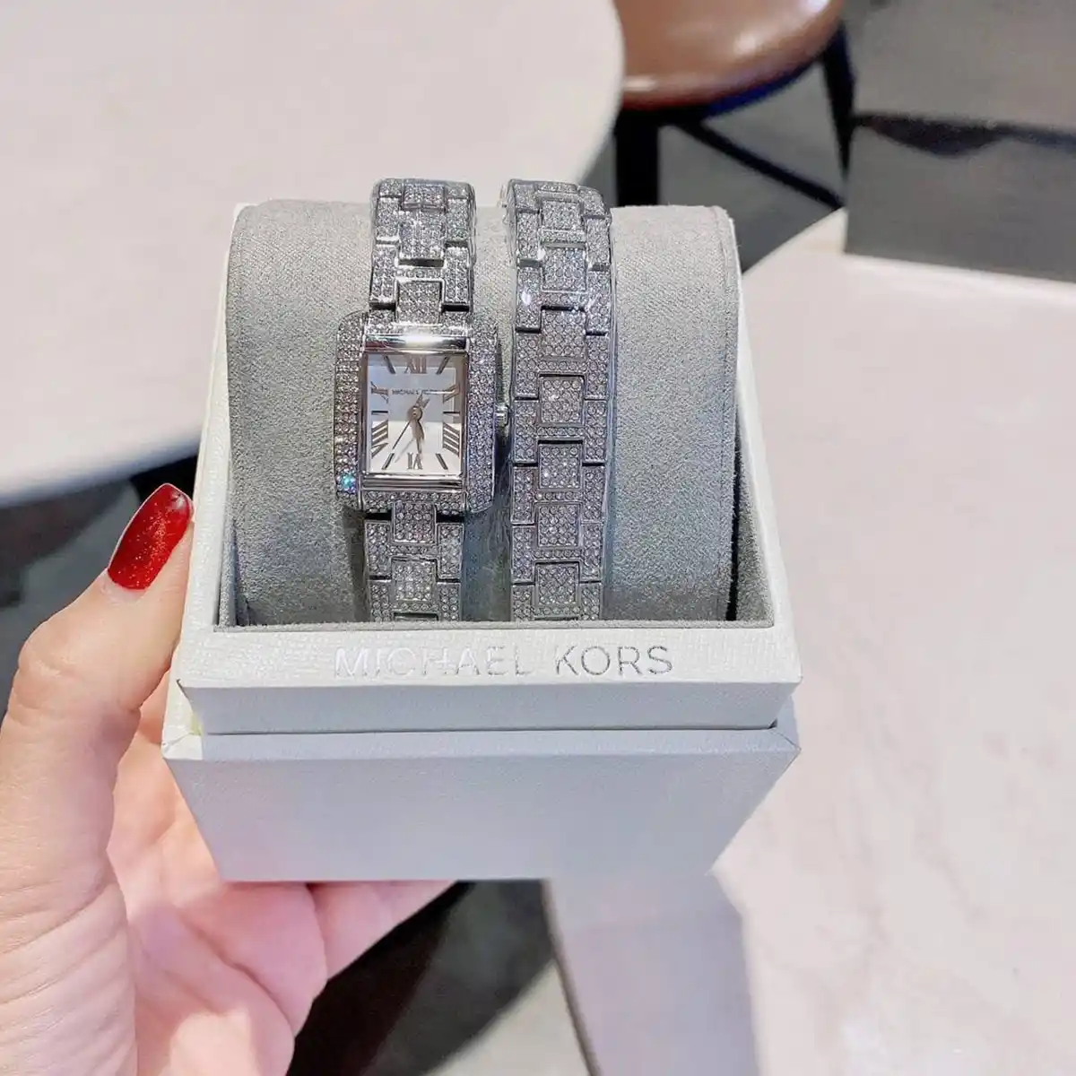 mk4836-emery-original-mk-michael-kors-women-watch-silver-metal-strap-diamond-white-dial-emery-egypt_6.jbg Michael Kors Watch For Women MK4836 - الصورة 7