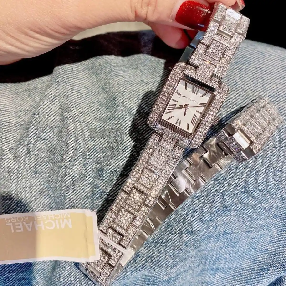 mk4836-emery-original-mk-michael-kors-women-watch-silver-metal-strap-diamond-white-dial-emery-egypt_7.jbg Michael Kors Watch For Women MK4836 - الصورة 8