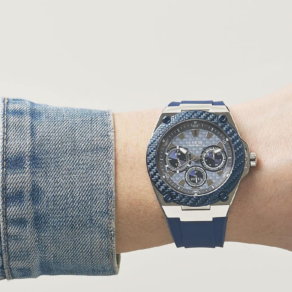 w1049g1-guess-watch-men-blue-rubber-legacy-hand-8 Guess Watch For Men W1049G1 - الصورة 5