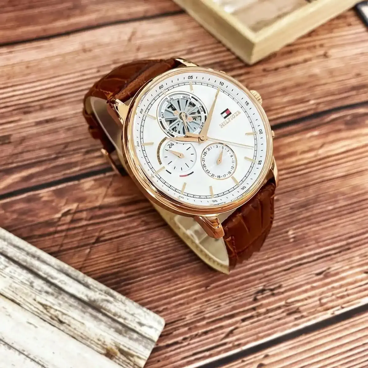 1710631-tommy-hilfiger-watch-established-in-1985-men-silver-dial-leather-brown-strap-quartz-analog-stewart_12.jbg Tommy Hilfiger Watch For Men 1710631 - Image 9