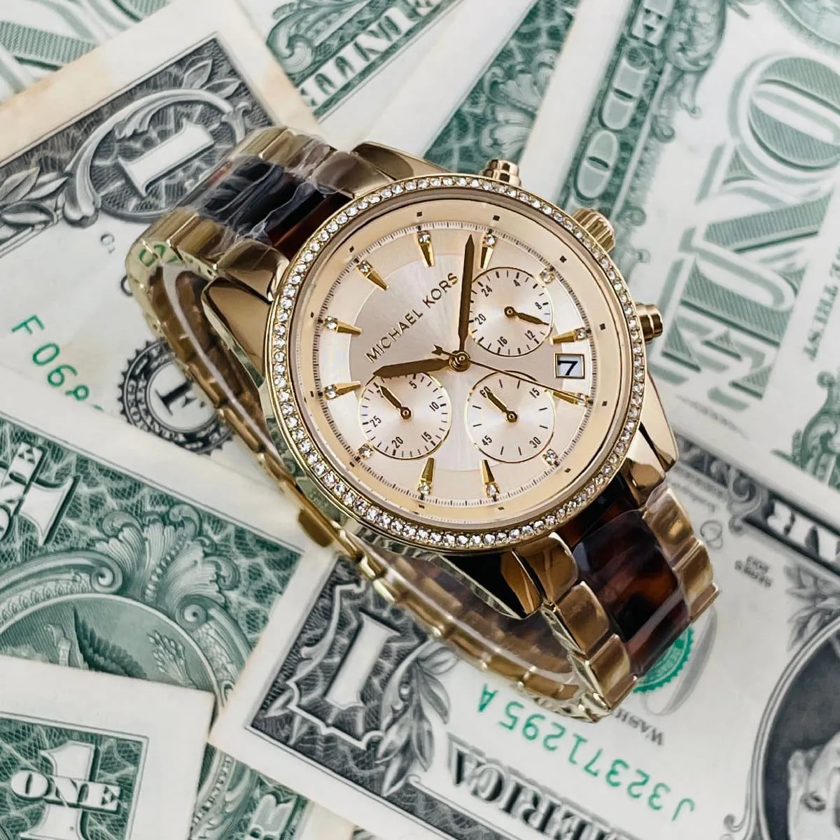 mk6322-michael-kors-watch-women-gold-dial-multi-golden-brown-strap-quartz-battery-analog-chronograph-ritz_13.jbg Michael Kors Watch For Women MK6322 - الصورة 14