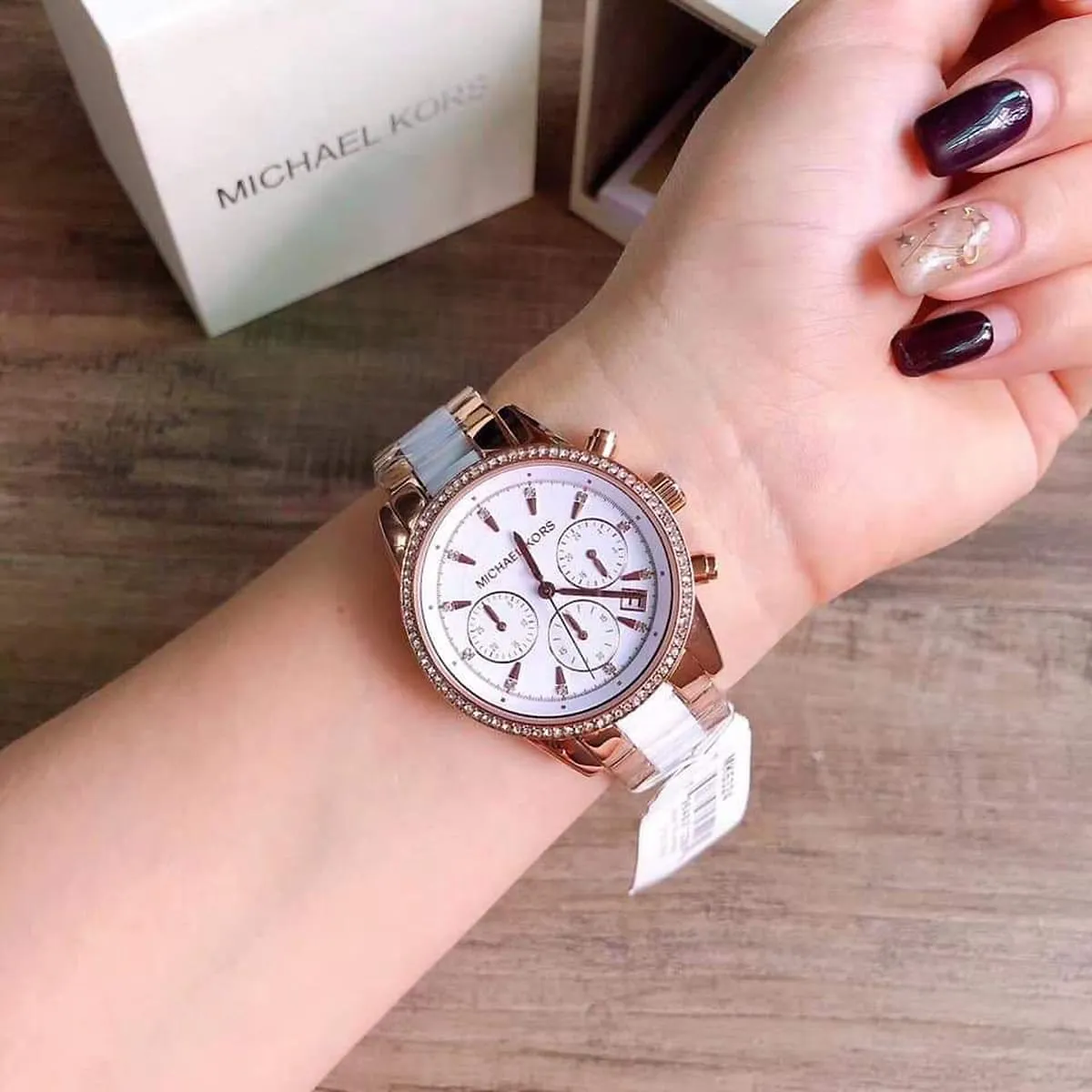 mk6324-michael-kors-watch-women-white-dial-multi-rose-gold-strap-quartz-battery-analog-chronograph-ritz_10.jbg Michael Kors Watch For Women MK6324 - الصورة 11